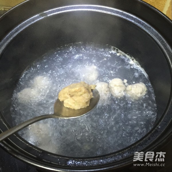 <a href=/shicai/rouqin/YangRou/index.html target=_blank><u>羊肉</u></a>丸子汤的做法