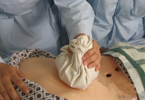 <a href=/shicai/diaoweipin/CuYan/index.html target=_blank><u>粗盐</u></a>热敷的好处