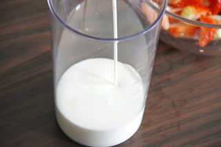 <a href=/shicai/guopin/CaoMei/index.html target=_blank><u>草莓</u></a>奶昔思慕雪