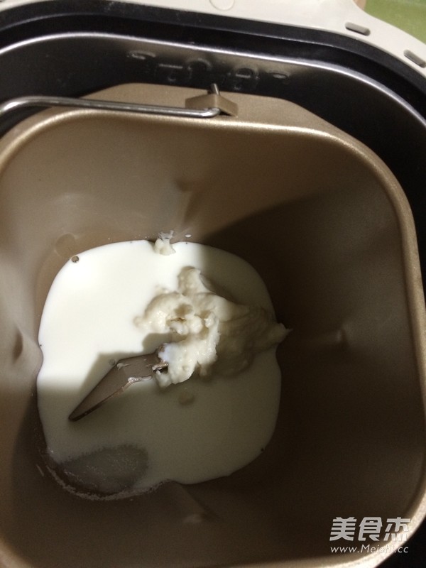 汤种椰蓉花式<a href=/shicai/mimian/MianBao/index.html target=_blank><u>面包</u></a>的做法