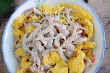 <a href=/shicai/shucai/PingGu/index.html target=_blank><u>平菇</u></a>炒蛋的做法