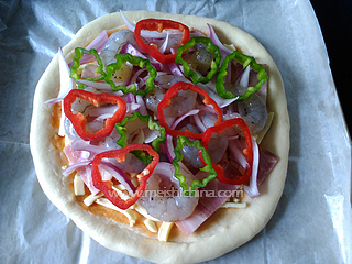 虾仁<a href=/shicai/rouqin/PeiGen/index.html target=_blank><u>培根</u></a>披萨