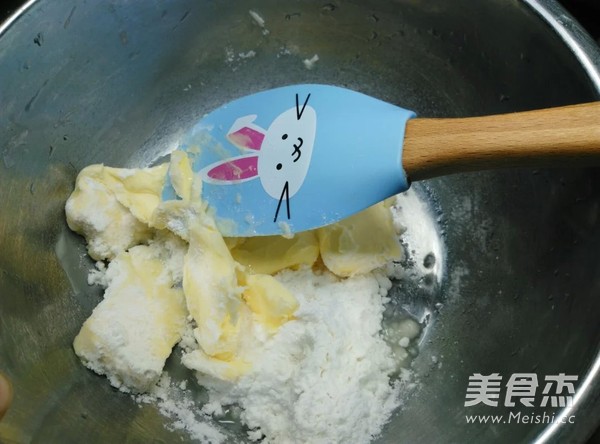 <a href=/shicai/guopin/ManYueMei/index.html target=_blank><u>蔓越莓</u></a>饼干的做法