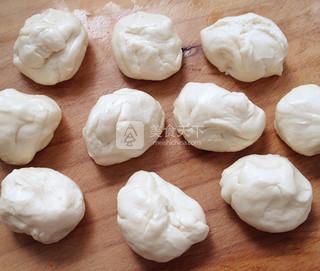 <a href=/shicai/rouqin/NiuRou/index.html target=_blank><u>牛肉</u></a>酥饼