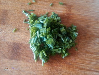 <a href=/shicai/rouqin/JiDan/index.html target=_blank><u>鸡蛋</u></a>炒<a href=/shicai/shucai/XiHongShi/index.html target=_blank><u>西红柿</u></a>太阳花步骤5