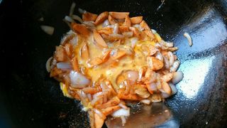 孜然<a href=/shicai/shucai/YangCong/index.html target=_blank><u>洋葱</u></a><a href=/shicai/rouqin/HuoTui/index.html target=_blank><u>火腿</u></a>泼蛋