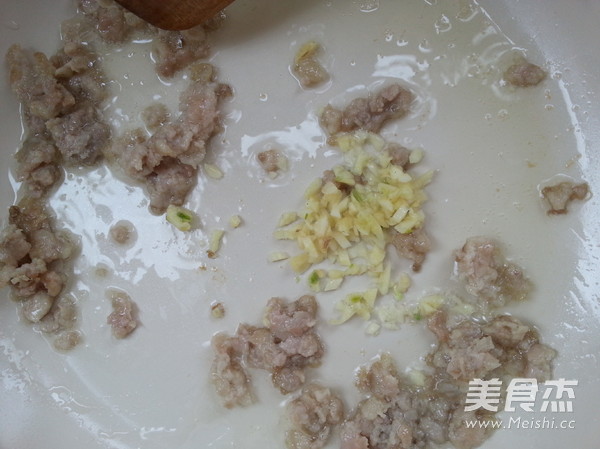 桔香虾仁炒饭的做法