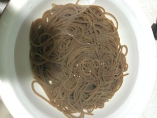 <a href=/shicai/rouqin/YangRou/index.html target=_blank><u>羊肉</u></a>片热汤冷面