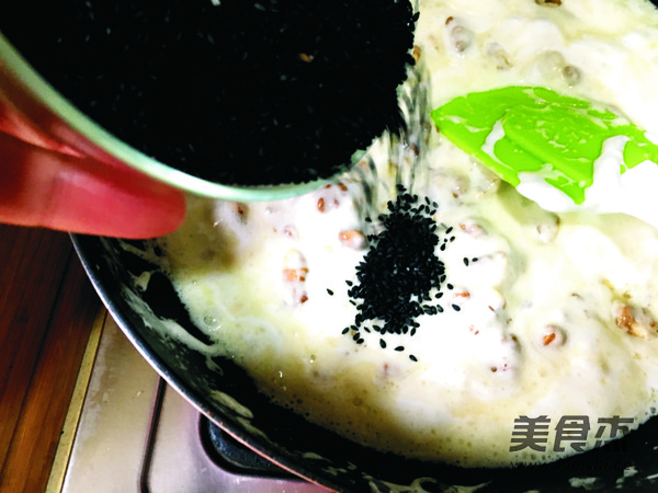 <a href=/shicai/guopin/ZhiMa/index.html target=_blank><u>芝麻</u></a>核<a href=/shicai/guopin/Tao/index.html target=_blank><u>桃</u></a>牛轧糖的做法