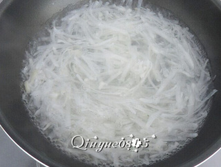 <a href=/shicai/shucai/BaiLuoBo/index.html target=_blank><u>白<a href=/shicai/shucai/LuoBo/index.html target=_blank><u>萝卜</u></a></u></a>包子