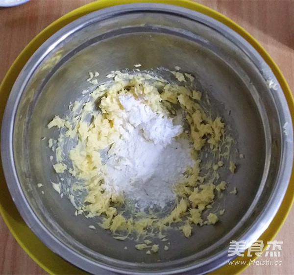 <a href=/shicai/mimian/NaiYou/index.html target=_blank><u>奶油</u></a>曲奇的做法