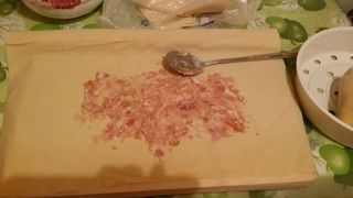 家庭版<a href=/shicai/mimian/DouPi/index.html target=_blank><u>豆皮</u></a>肉卷