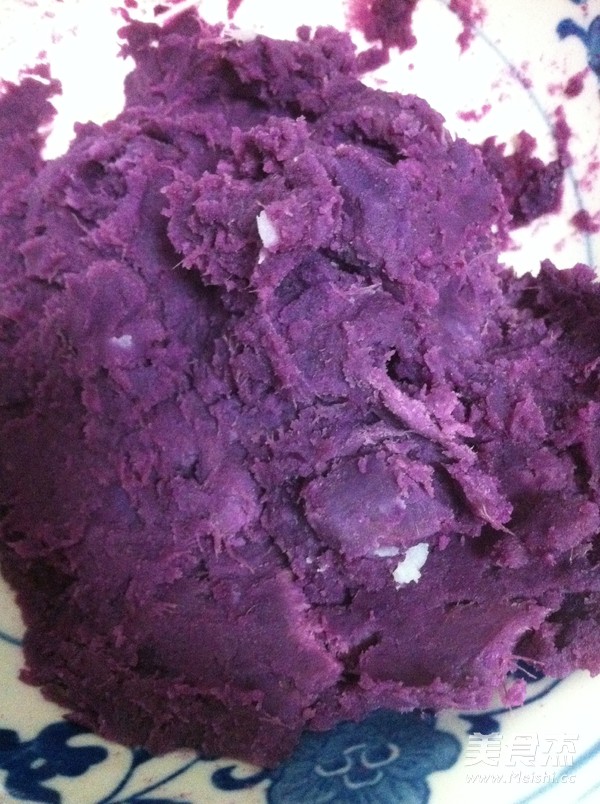 <a href=/shicai/guopin/Zao/index.html target=_blank><u>枣</u></a>泥<a href=/shicai/shucai/ShanYao/index.html target=_blank><u>山药</u></a>糕的做法