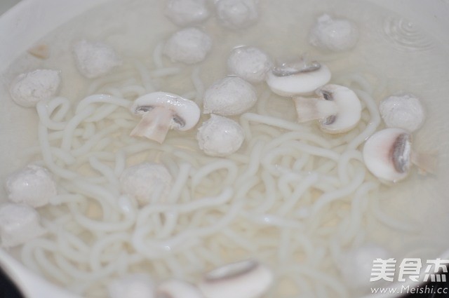 清汤肉丸乌冬面的做法