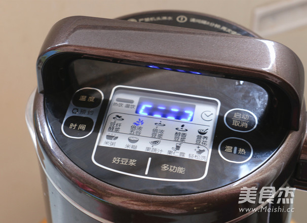 补肾益脑核<a href=/shicai/guopin/Tao/index.html target=_blank><u>桃</u></a><a href=/shicai/mimian/YanMai/index.html target=_blank><u>燕麦</u></a><a href=/shicai/mimian/DouJiang/index.html target=_blank><u>豆浆</u></a>的做法