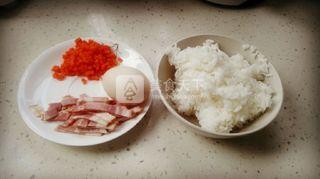 <a href=/shicai/rouqin/PeiGen/index.html target=_blank><u>培根</u></a>蛋炒饭的做法步骤：1