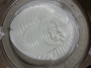 无油<a href=/shicai/mimian/NiuNai/index.html target=_blank><u>牛奶</u></a><a href=zt/qifengdg target=_blank><u>戚风蛋糕</u></a>