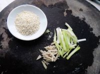 <a href=/shicai/guopin/ZhiMa/index.html target=_blank><u>芝麻</u></a>肉片的做法步骤3