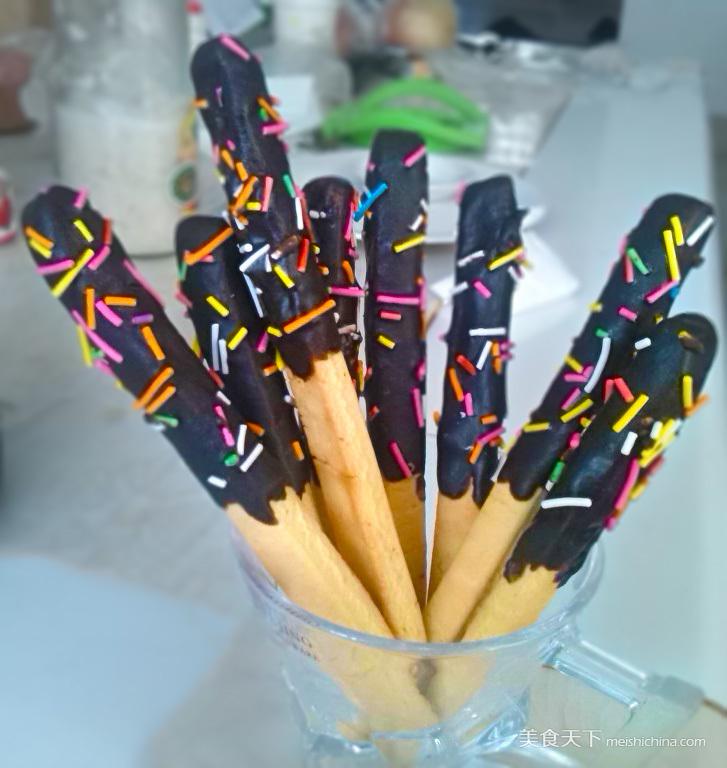 <a href=/shicai/mimian/QiaoKeLi/index.html target=_blank><u>巧克力</u></a>手指饼干