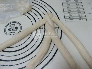 辫子<a href=/shicai/mimian/MianBao/index.html target=_blank><u>面包</u></a>