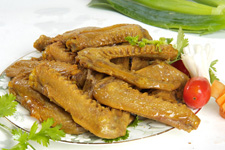 盐焗<a href=/shicai/rouqin/JiChi/index.html target=_blank><u>鸡翅</u></a>的做法大全