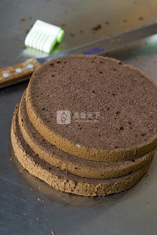 <a href=/shicai/mimian/QiaoKeLi/index.html target=_blank><u>巧克力</u></a><a href=/shicai/mimian/NaiYou/index.html target=_blank><u>奶油</u></a>蛋糕