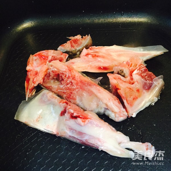 番茄<a href=/shicai/shuichanpin/YuYuTou/index.html target=_blank><u>鱼头</u></a>汤的做法