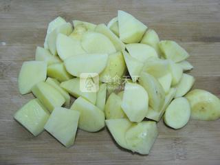 <a href=/shicai/rouqin/NiuNan/index.html target=_blank><u>牛腩</u></a>烧<a href=/shicai/shucai/TuDou/index.html target=_blank><u>土豆</u></a>