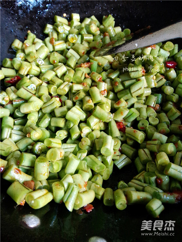 <a href=/shicai/shucai/SiJiDou/index.html target=_blank><u>四季豆</u></a>炒肉丁的做法