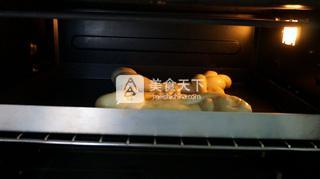 中国福<a href=/shicai/mimian/MianBao/index.html target=_blank><u>面包</u></a>