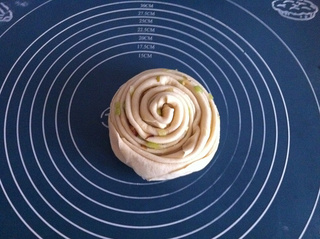 香酥<a href=/shicai/diaoweipin/CongYou/index.html target=_blank><u>葱油</u></a>饼