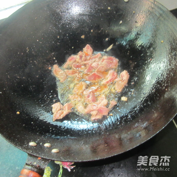 <a href=/shicai/shucai/BaiLuoBo/index.html target=_blank><u>白<a href=/shicai/shucai/LuoBo/index.html target=_blank><u>萝卜</u></a></u></a>丝炒肉的做法