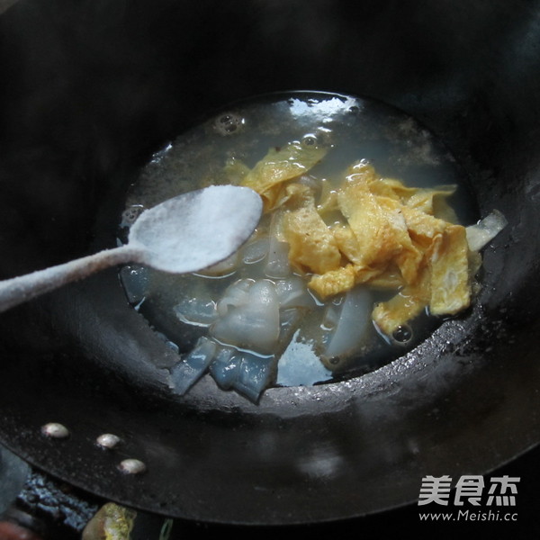 <a href=/shicai/rouqin/JiDan/index.html target=_blank><u>鸡蛋</u></a><a href=/shicai/mimian/FenPi/index.html target=_blank><u>粉皮</u></a>汤的做法