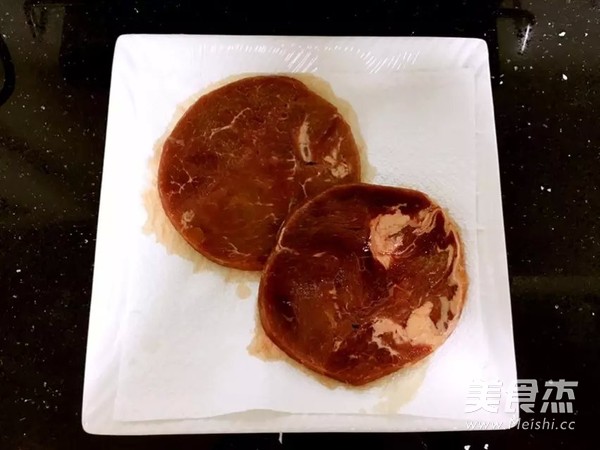 黑椒<a href=/shicai/rouqin/NiuPai/index.html target=_blank><u>牛排</u></a>的做法