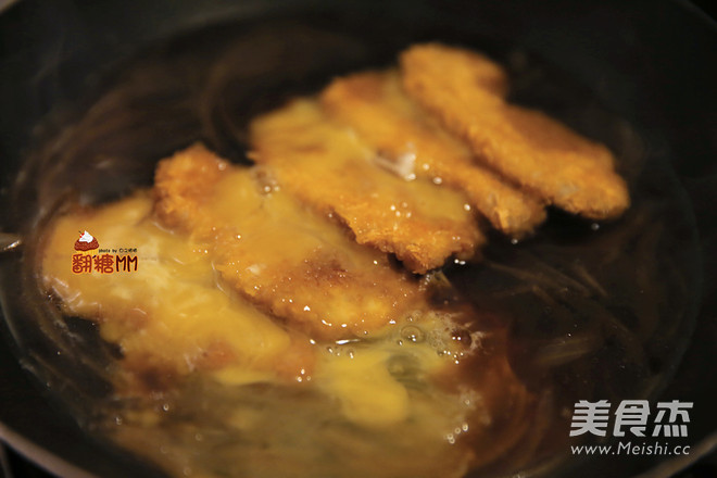 减30%卡路里的”炸”<a href=/shicai/rouqin/ZhuPai/index.html target=_blank><u>猪排</u></a>饭的做法