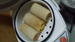 家庭版<a href=/shicai/mimian/DouPi/index.html target=_blank><u>豆皮</u></a>肉卷