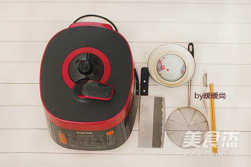 #苏泊尔#五指毛<a href=/shicai/guopin/Tao/index.html target=_blank><u>桃</u></a>煲猪骨汤的做法