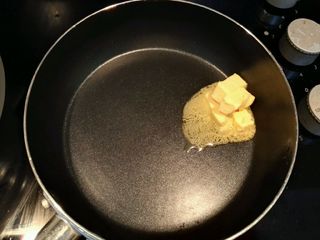 黑松露<a href=/shicai/mimian/YanMai/index.html target=_blank><u>燕麦</u></a><a href=/shicai/mimian/NaiYou/index.html target=_blank><u>奶油</u></a>汤