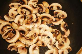 <a href=/shicai/shucai/MoGu/index.html target=_blank><u>蘑菇</u></a>龙蒿<a href=/shicai/mimian/NaiYou/index.html target=_blank><u>奶油</u></a>味<a href=/shicai/rouqin/NiuPai/index.html target=_blank><u>牛排</u></a>