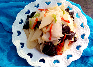 <a href=/shicai/shucai/ShanYao/index.html target=_blank><u>山药</u></a>炒<a href=/shicai/shucai/MuEr/index.html target=_blank><u>木耳</u></a>