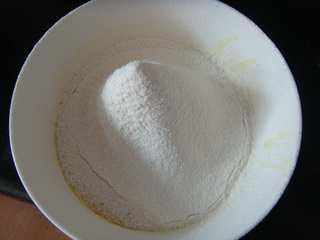 奇异果<a href=/shicai/mimian/NaiYou/index.html target=_blank><u>奶油</u></a>卷