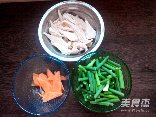 蒜苔炒<a href=/shicai/mimian/FuZhu/index.html target=_blank><u>腐竹</u></a>的做法