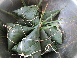 <a href=/shicai/mimian/HongDou/index.html target=_blank><u>红豆</u></a>蜜<a href=/shicai/guopin/Zao/index.html target=_blank><u>枣</u></a>粽子