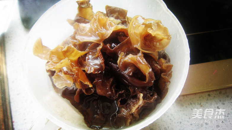 <a href=/shicai/shucai/MuEr/index.html target=_blank><u>木耳</u></a>凉拌双豆的做法