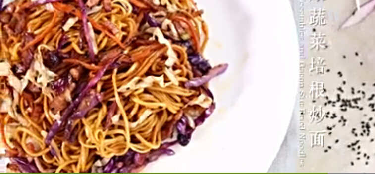 营养的蔬菜<a href=/shicai/rouqin/PeiGen/index.html target=_blank><u>培根</u></a>面