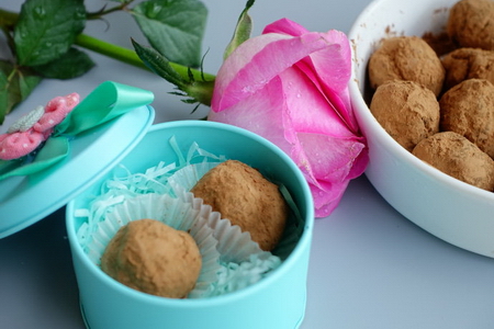 <a href=/shicai/guopin/ManYueMei/index.html target=_blank><u>蔓越莓</u></a>松露<a href=/shicai/mimian/QiaoKeLi/index.html target=_blank><u>巧克力</u></a>