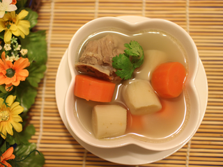 <a href=/shicai/shucai/NiuPang/index.html target=_blank><u>牛蒡</u></a><a href=/shicai/shucai/HongLuoBo/index.html target=_blank><u>红<a href=/shicai/shucai/LuoBo/index.html target=_blank><u>萝卜</u></a></u></a><a href=/shicai/rouqin/PaiGu/index.html target=_blank><u>排骨</u></a>汤