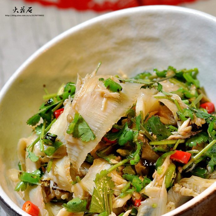 虎皮烧椒拌<a href=/shicai/rouqin/NiuDu/index.html target=_blank><u>牛肚</u></a>的做法