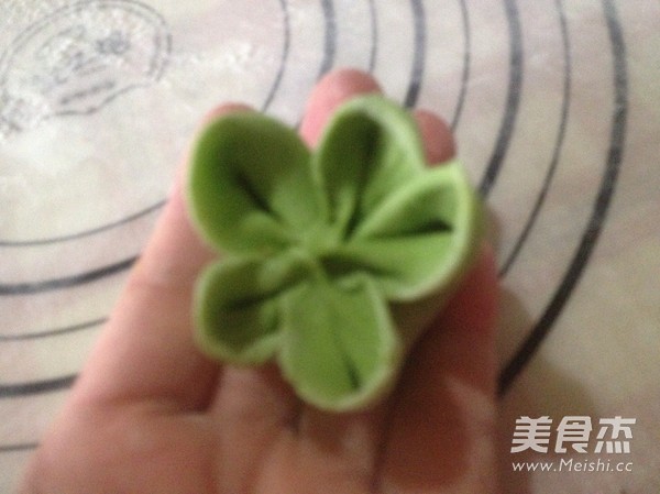 梅花饺子的包法的做法