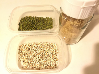 <a href=/shicai/mimian/LvDou/index.html target=_blank><u>绿豆</u></a>薏仁汤